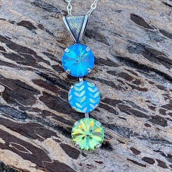 Handcrafted Necklace with Swarovski Crystal and Chain - Picture 1 of 9